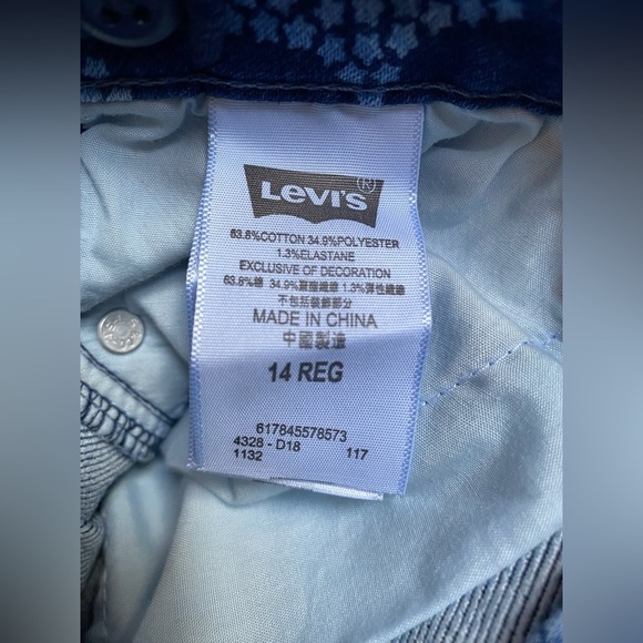 Levi's Blue Star Print Denim Shorts - Picture 3 of 5